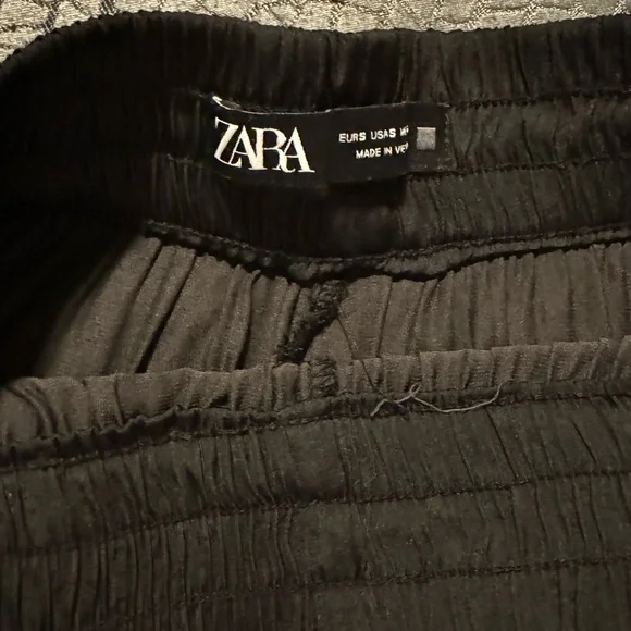 NWT ZARA KHAKI SHINY WIDE LEG PANTS TROUSERS Size S. Black . Pre owned like new - Picture 7 of 12